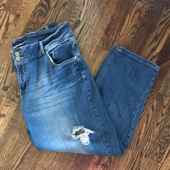 Lane Bryant Distressed Crop Capri Jean - Picture 3 of 11